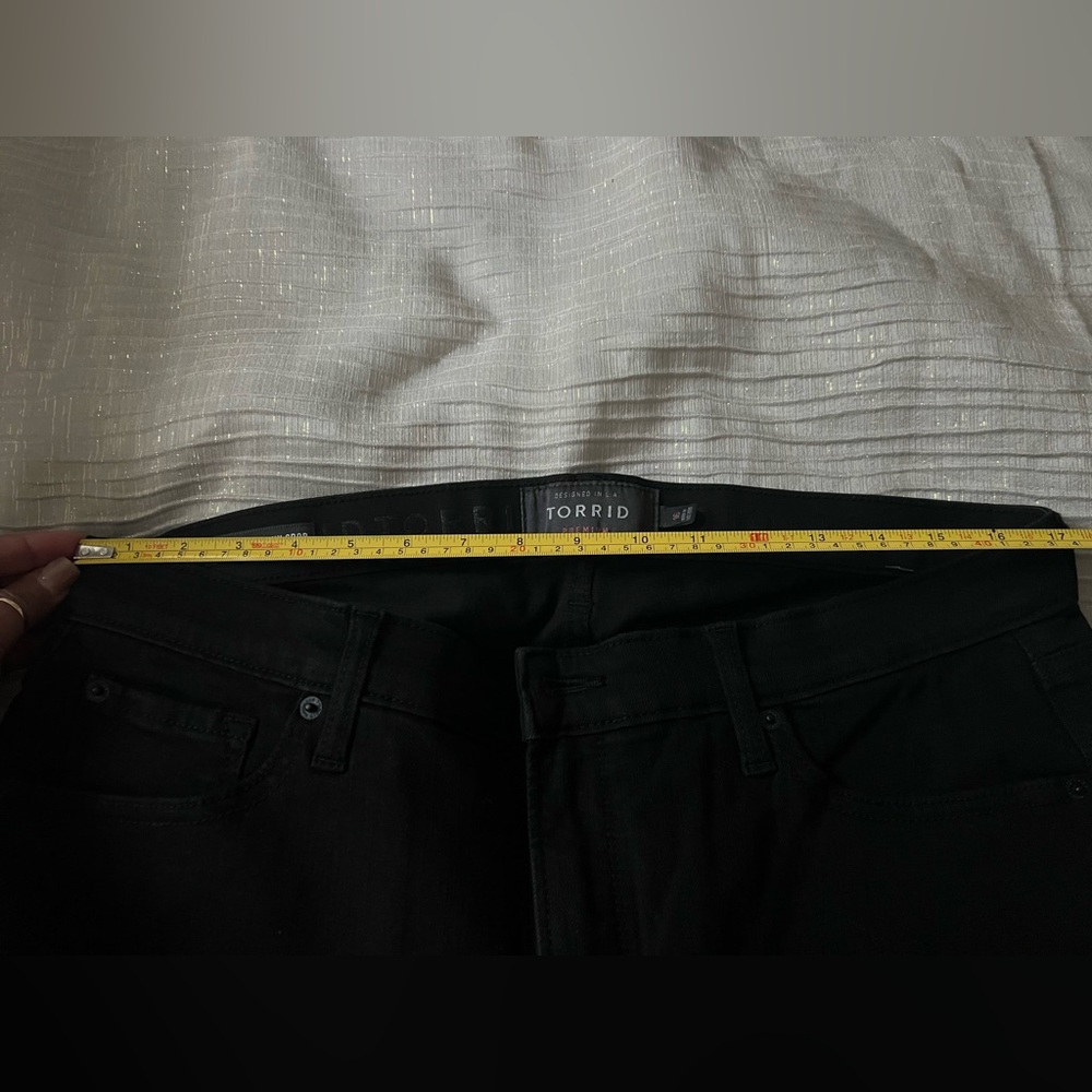 Pre-LOVED Torrid premium sky high skinny crop jeans. Size 16. EUC. - Picture 7 of 10